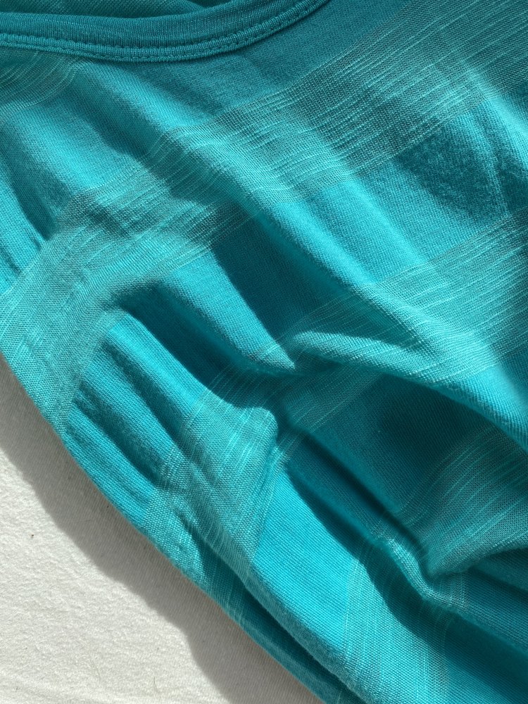 Türkises semitransparentes Kleidchen 