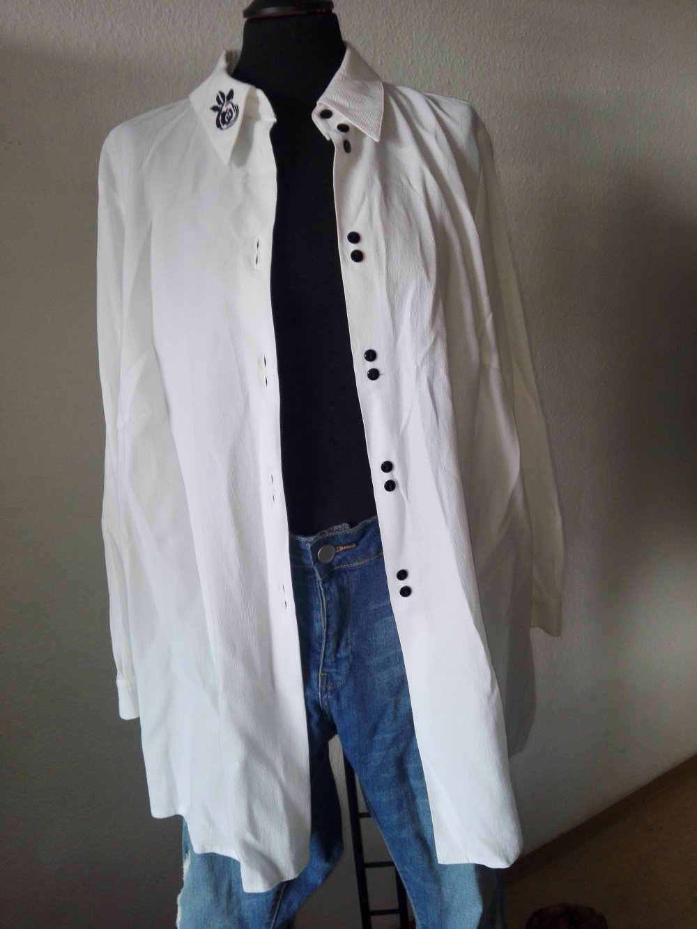 Bluse Hemd Gr.48 Weiß schwarze Rose+Knöpfe