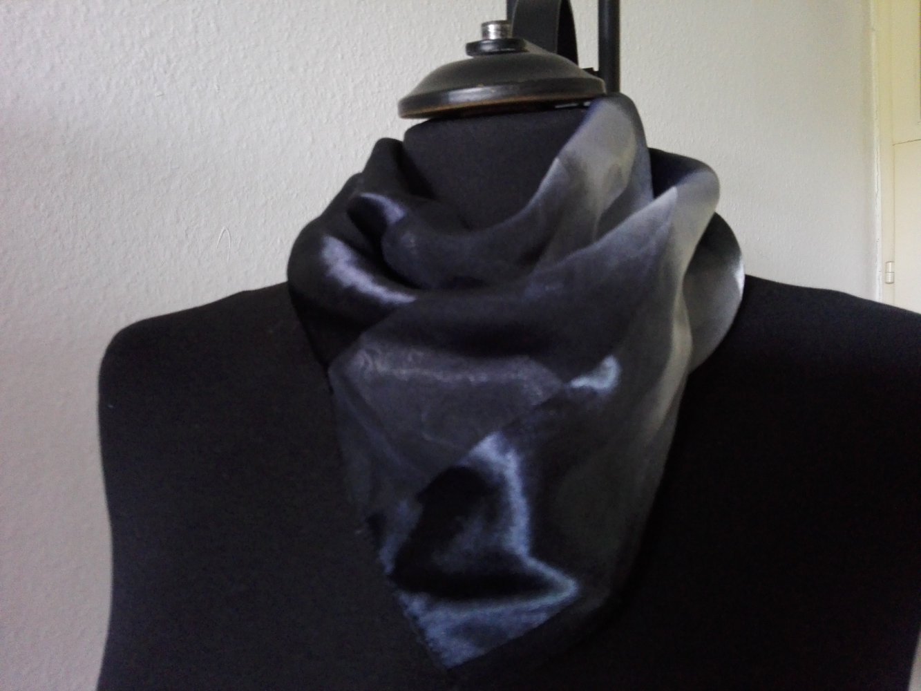 True Vintage Schal Tuch Grau Schwarz glänzend