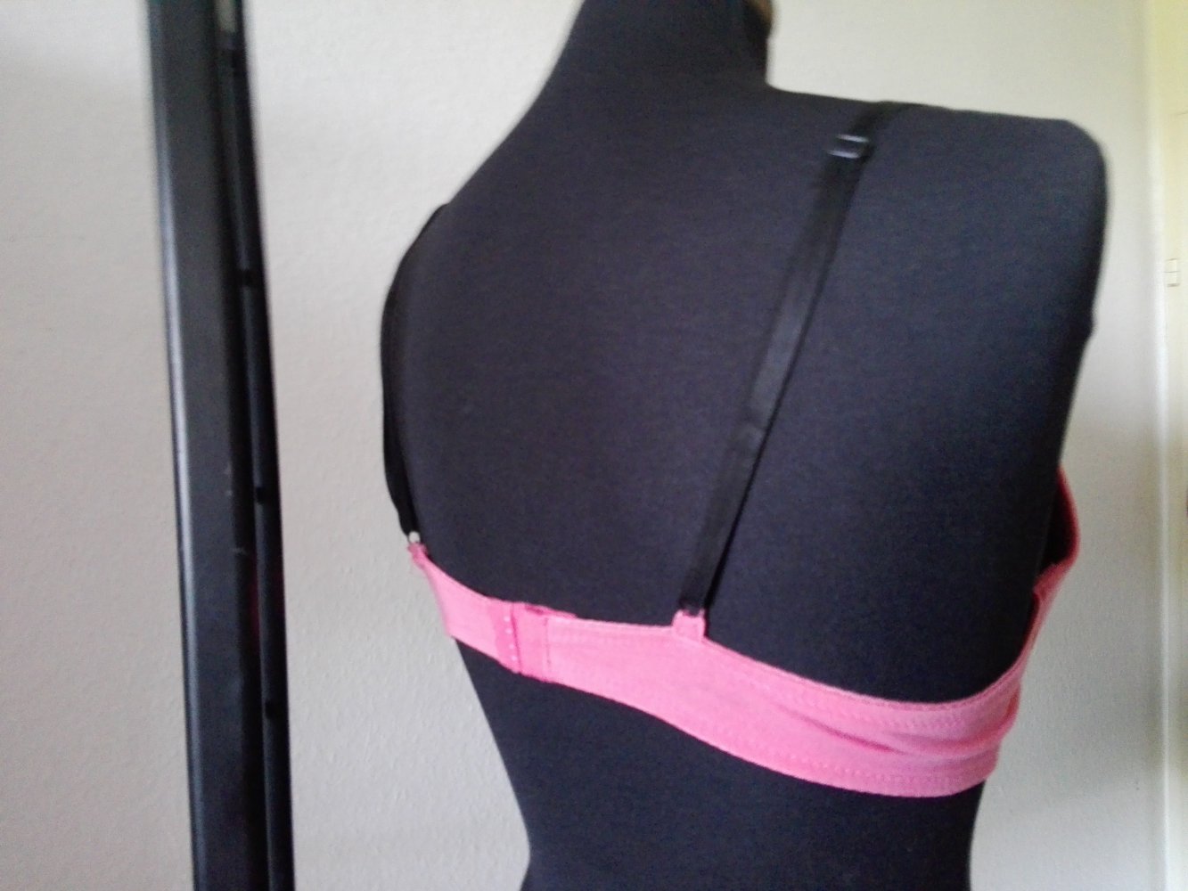 BH Gr. 75 B Rosa mit schwarze Spitze Ca. 75 B