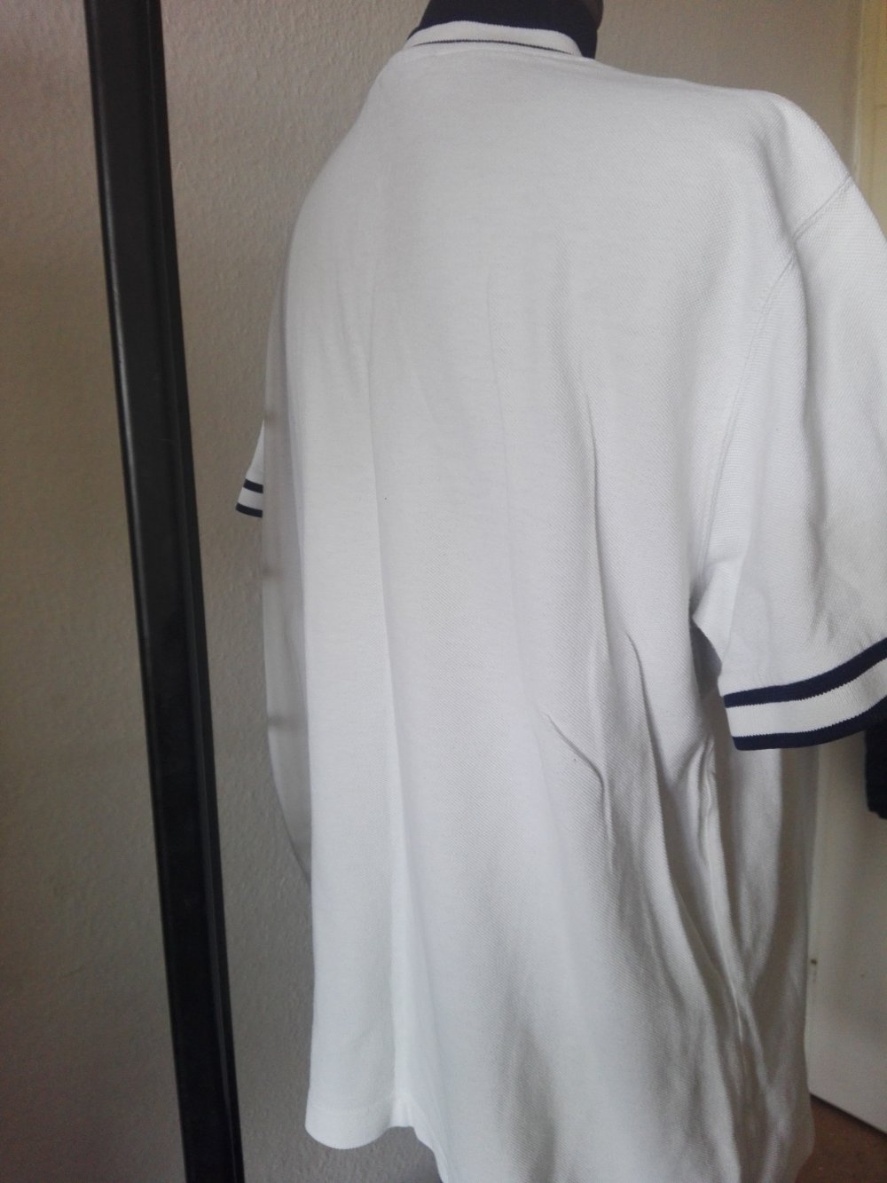 Burton T-Shirt Größe M V-Ausschnitt