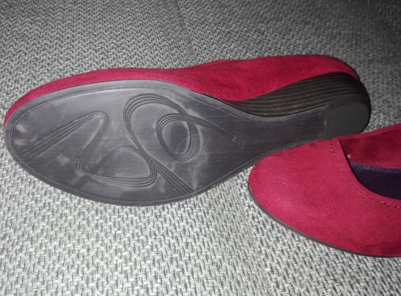 Neu Pumps, Ballerinas mit Keilabsatz Erdbeere rot Gr. 42. 