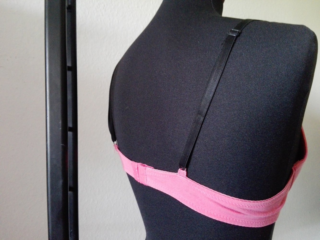 BH Gr. 75 B Rosa mit schwarze Spitze Ca. 75 B