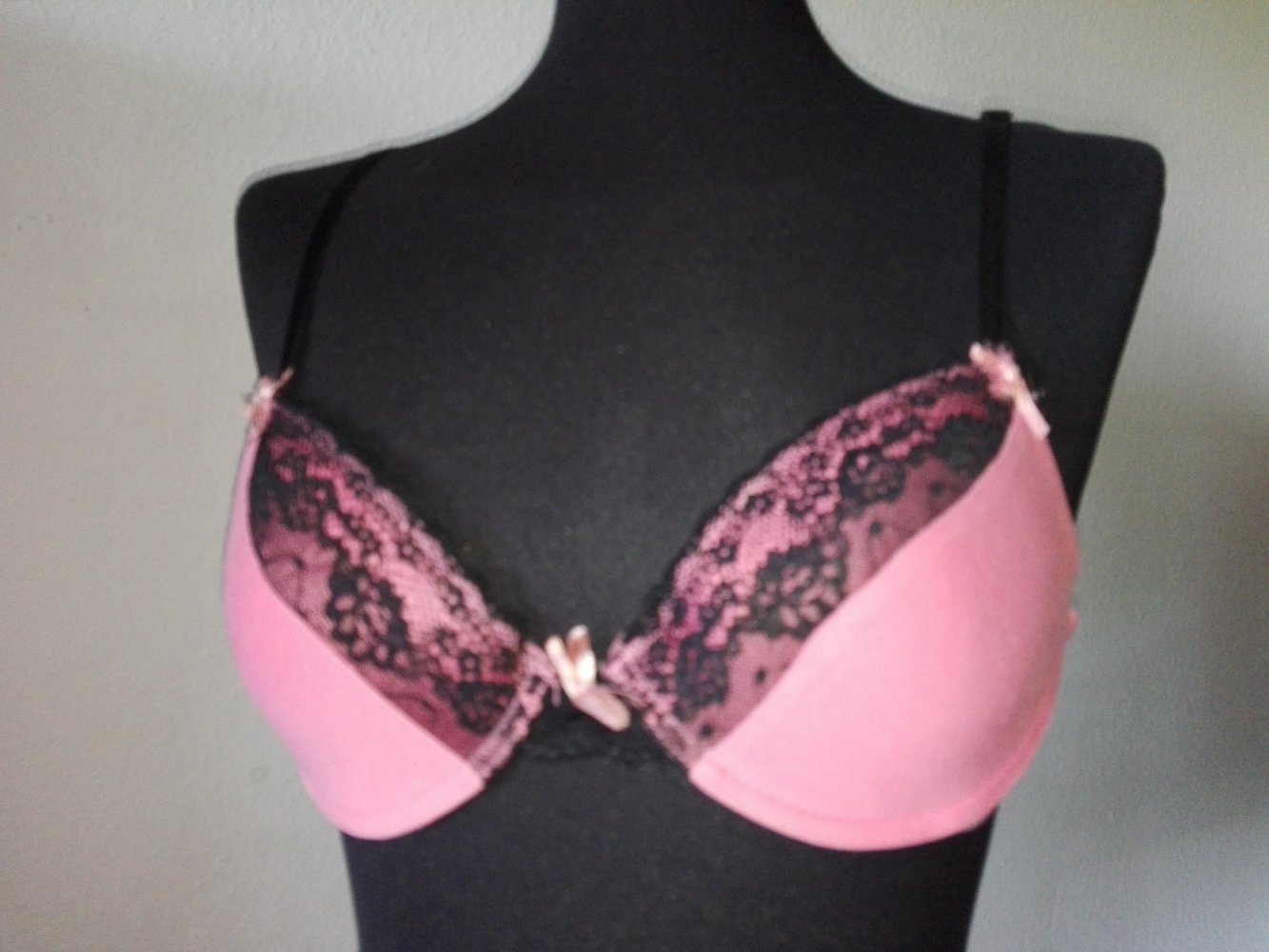 BH Gr. 75 B Rosa mit schwarze Spitze Ca. 75 B