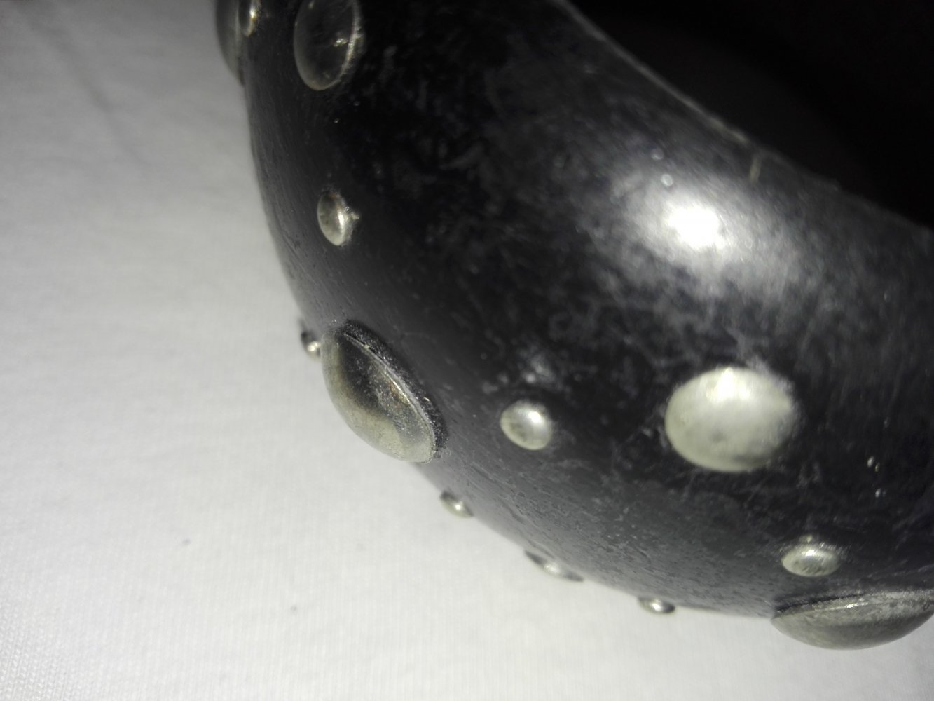 True Vintage Holz Armreif mit Nieten