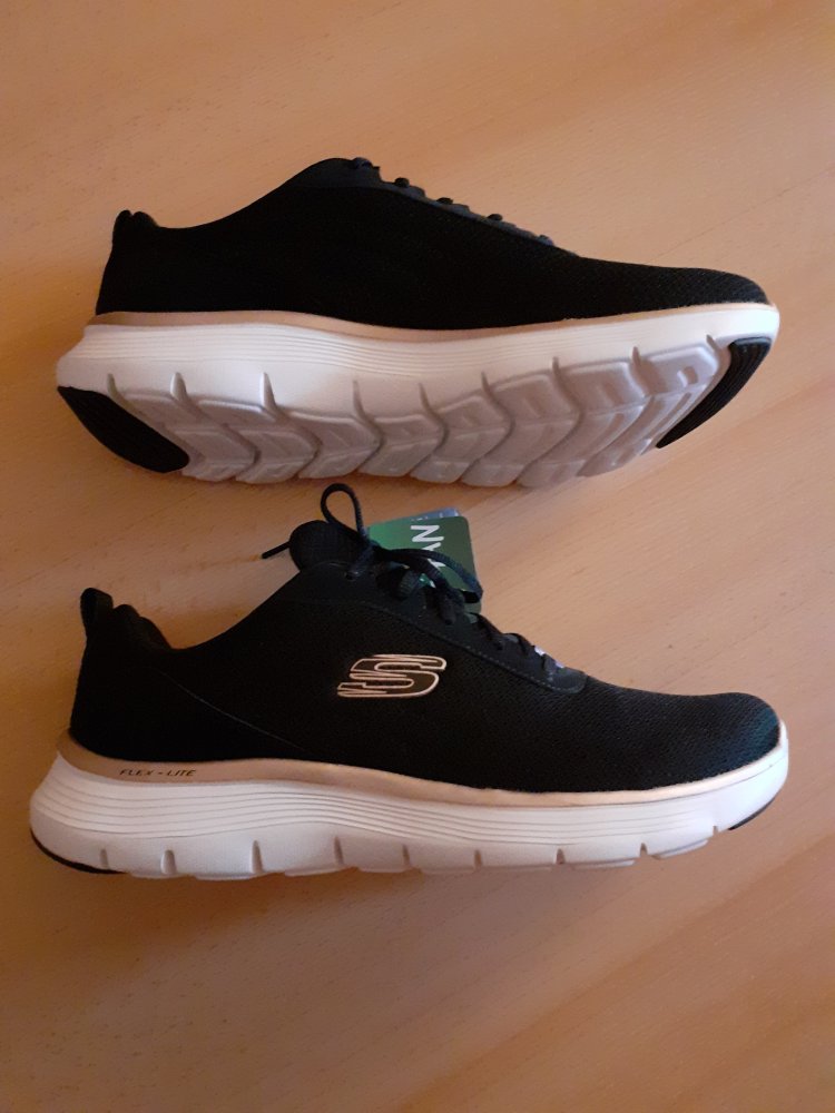 Sneaker von Skechers 