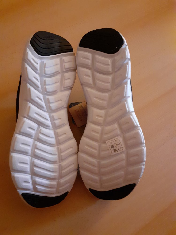 Sneaker von Skechers 