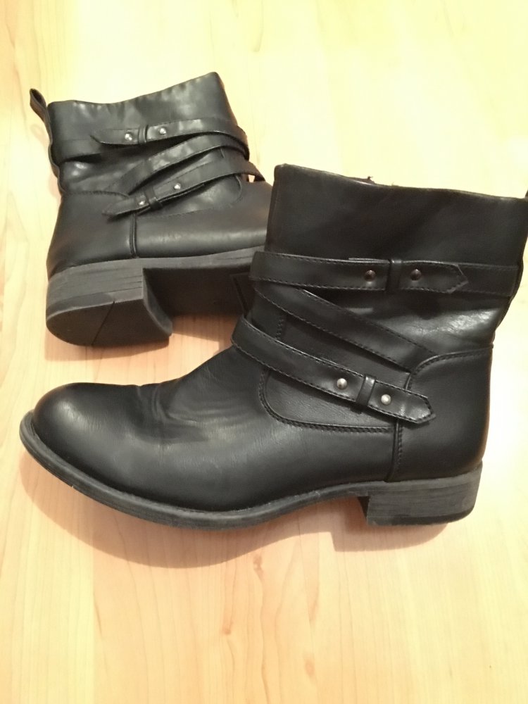 schwarze Stiefeletten, Biker-Look