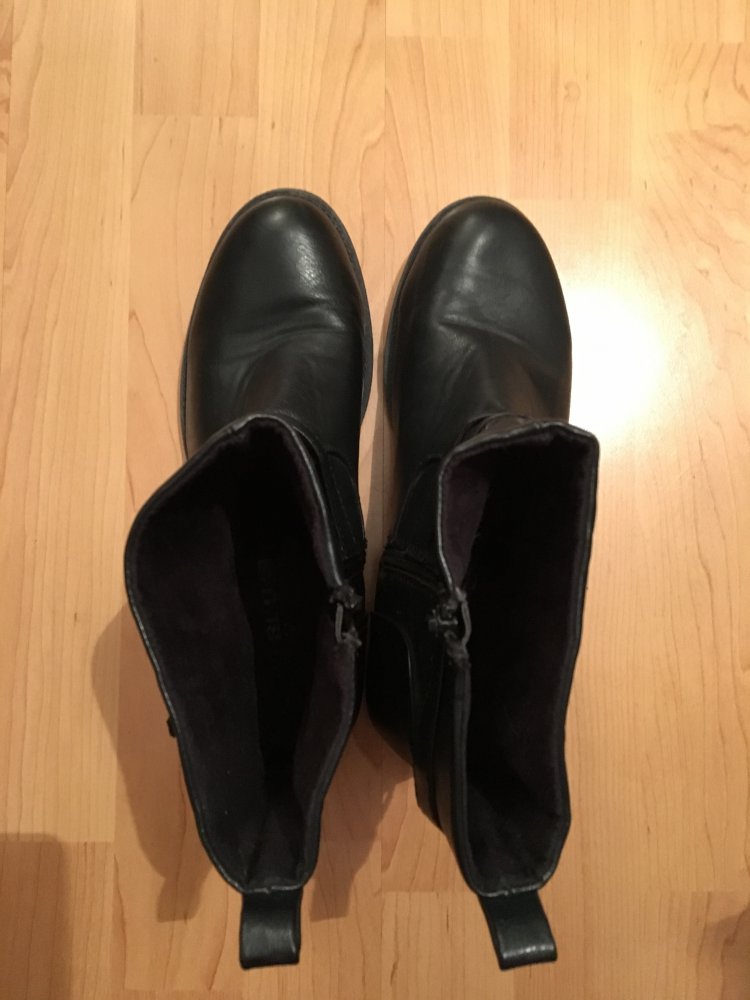 schwarze Stiefeletten, Biker-Look