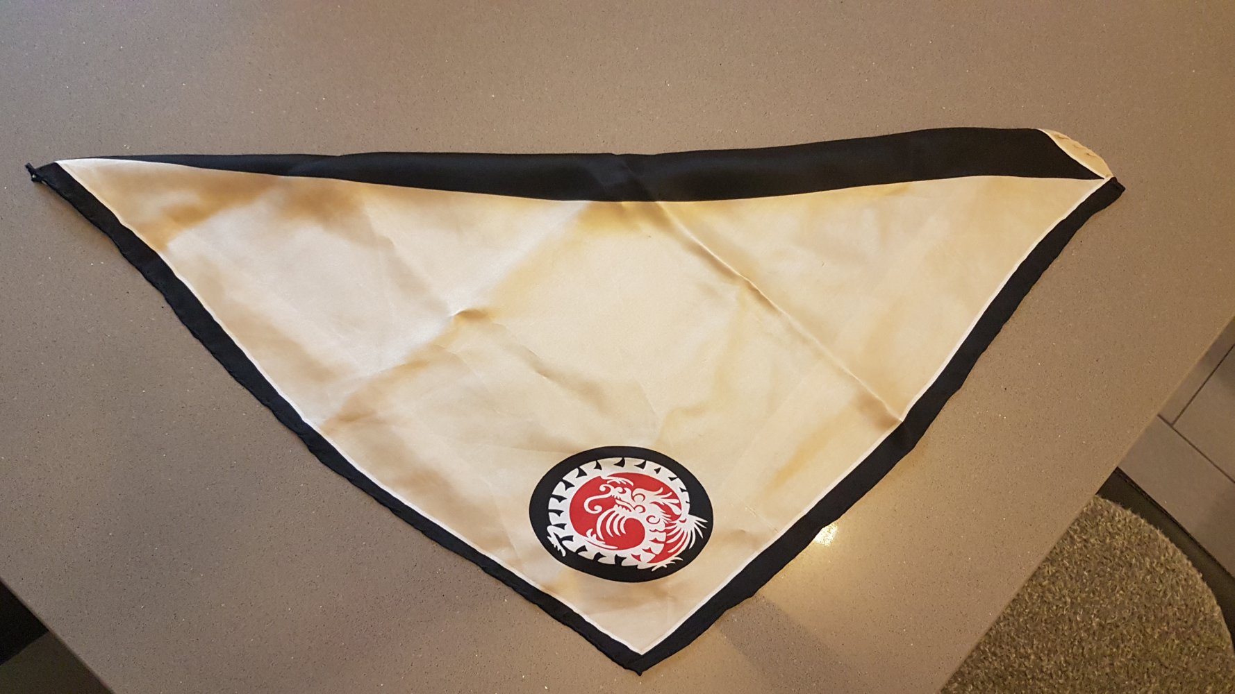 Esprit, Halstuch, beige schwarz Drache