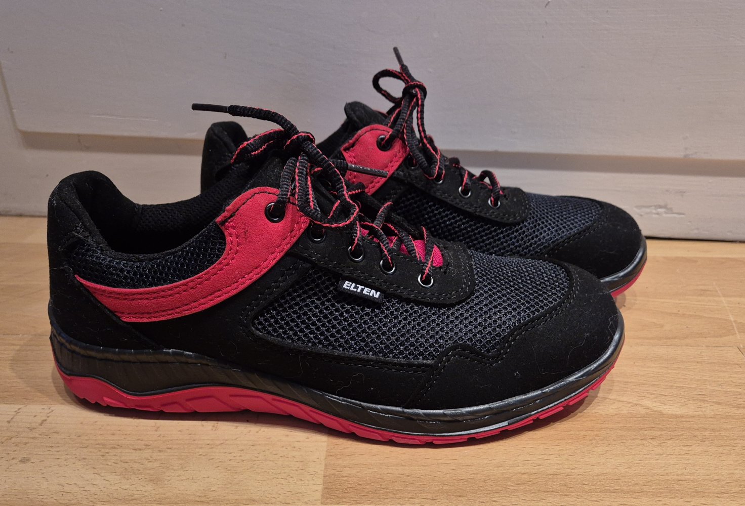 Elten Sicherheitsschuhe Arbeisschuhe schwarz rot Gr 42 wie neu