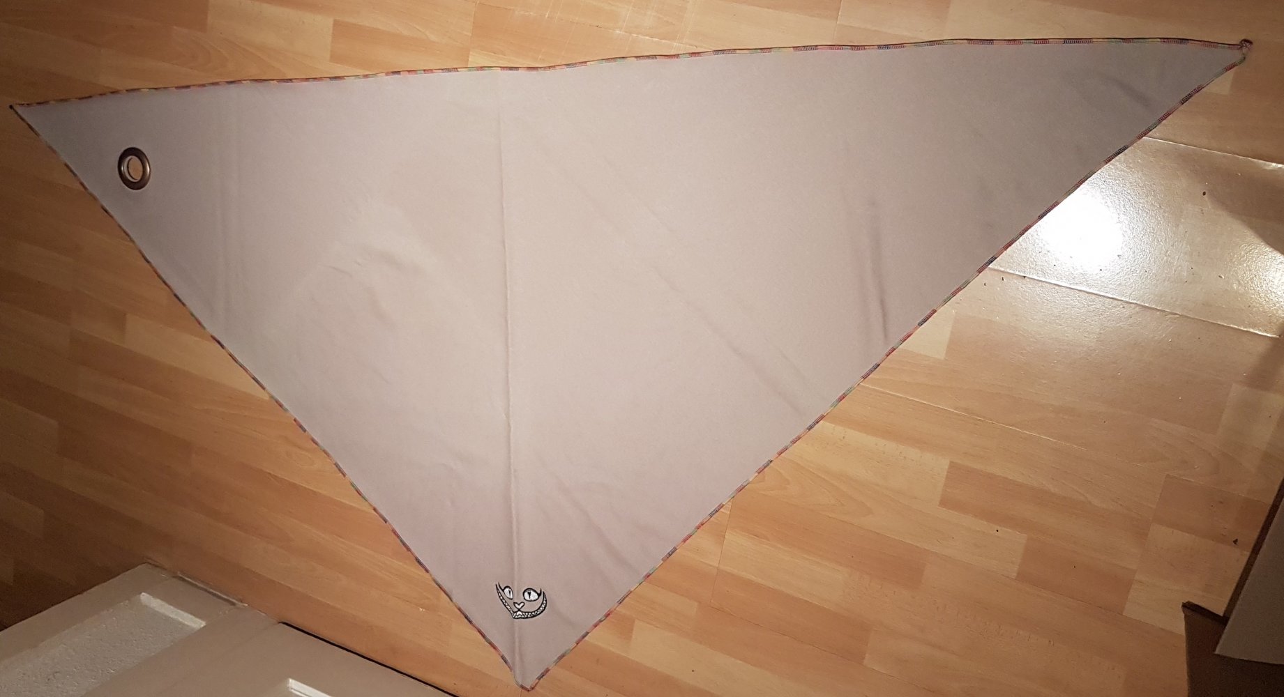 XXL Dreieckstuch Schal beige Grinsekatze Öse Handmade