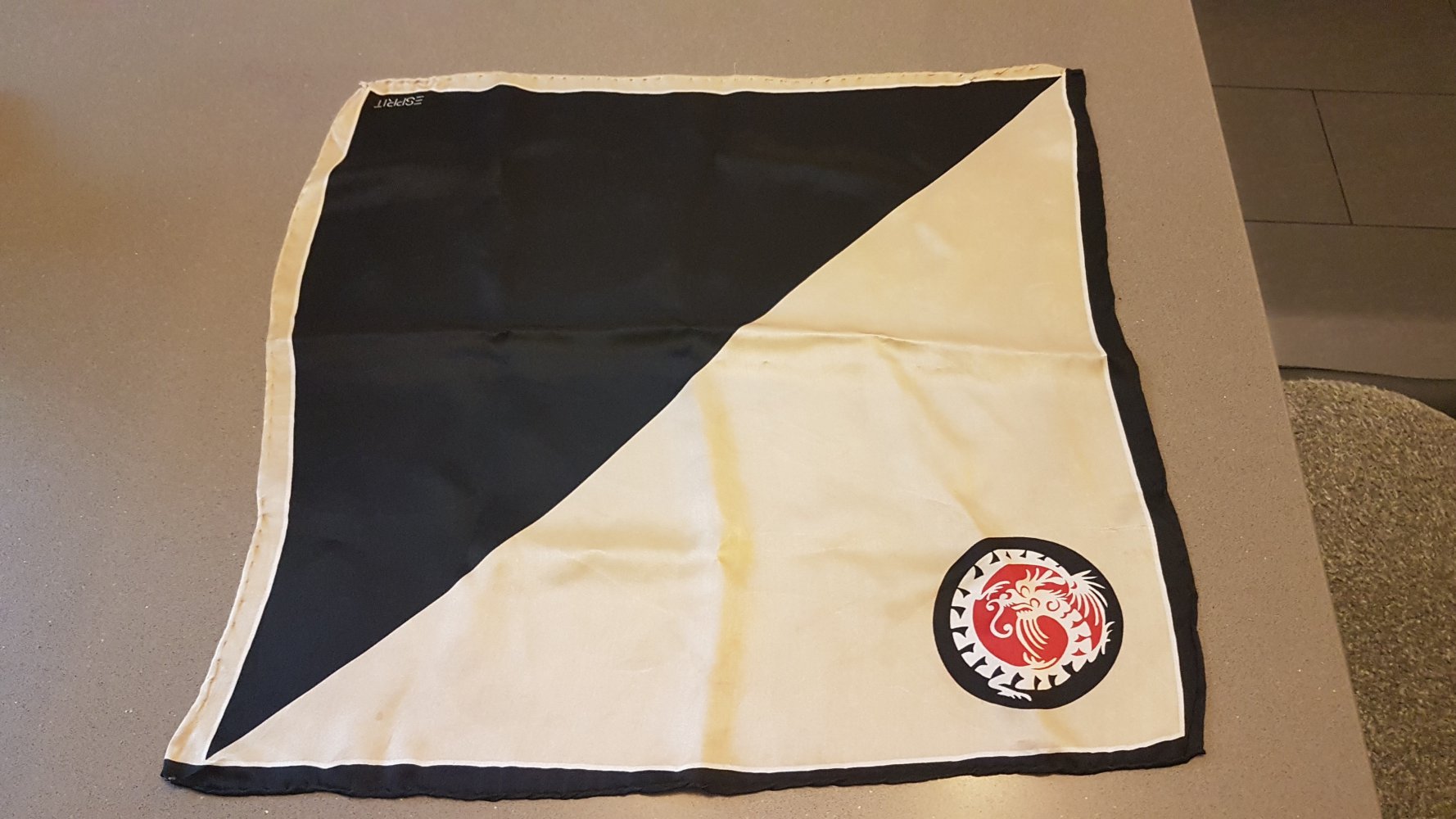 Esprit, Halstuch, beige schwarz Drache