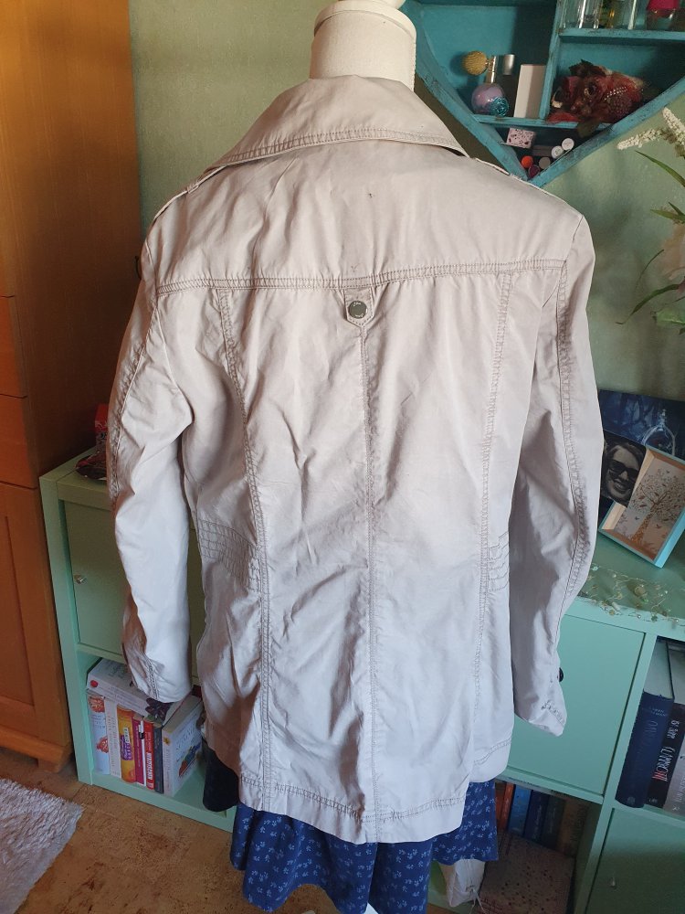 Hübscher Trenchcoat/ leichte Jacke von S.Oliver Gr. 42