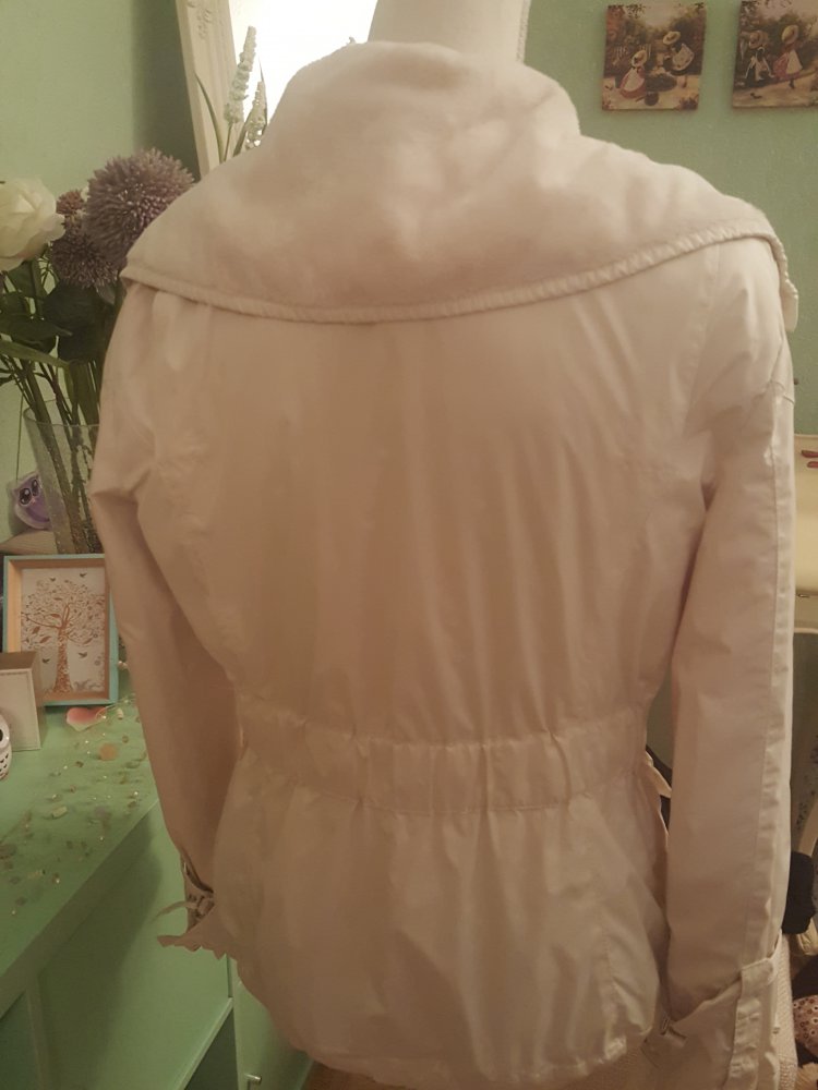 Wunderschöne Übergangsjacke mit Fell