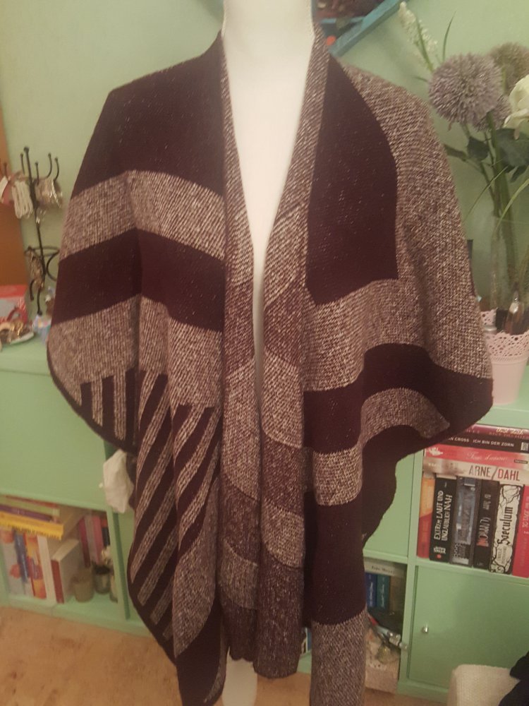 Wunderschöner Poncho von Zara Knit Größe M