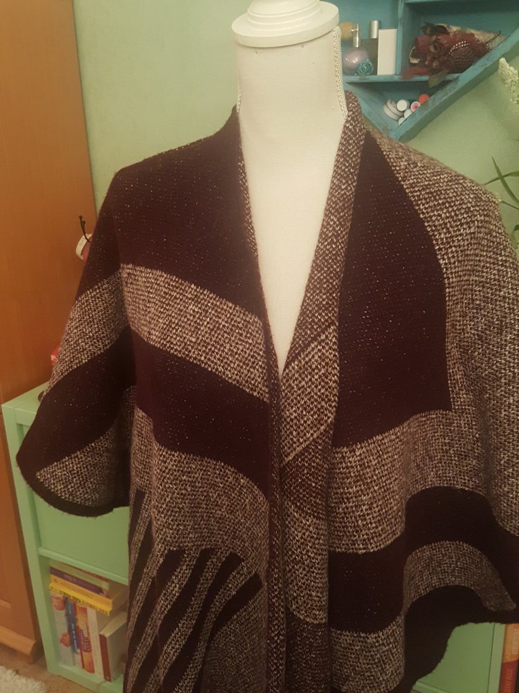 Wunderschöner Poncho von Zara Knit Größe M