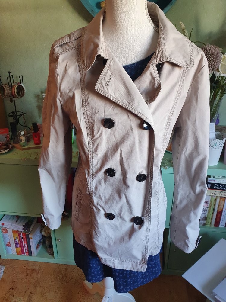 Hübscher Trenchcoat/ leichte Jacke von S.Oliver Gr. 42