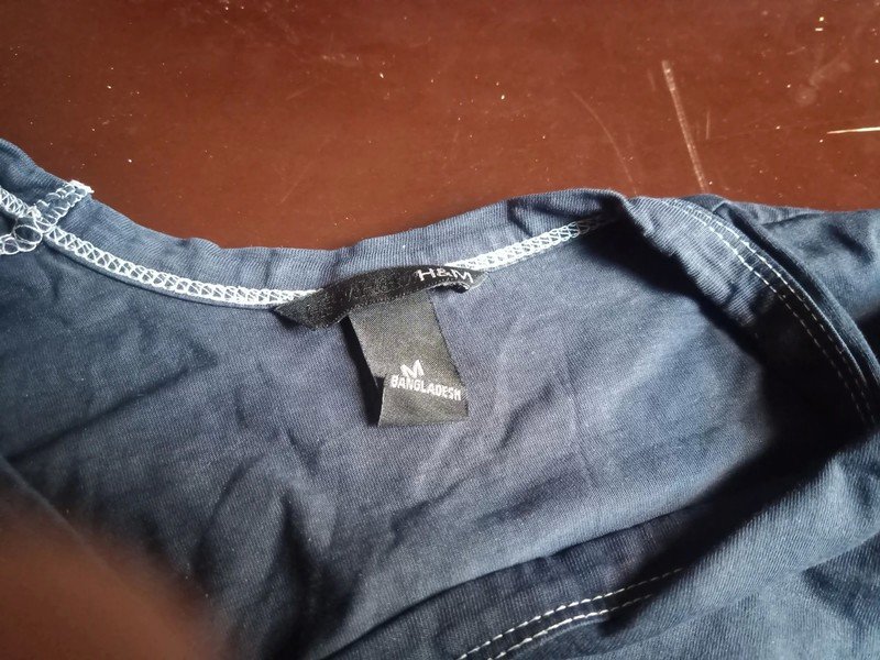 T-Shirt V-Ausschnitt H&M