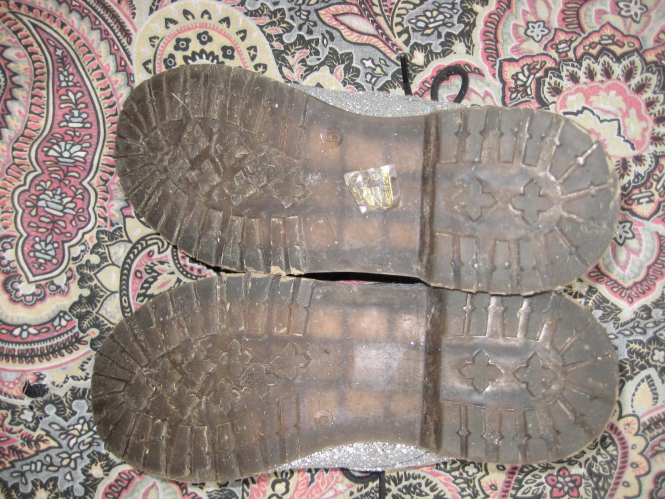 Silber Glitzerschuhe mit fester Sohle, glitzer, festival, boho, indie, rave, besonders, schick, feste schuhe, disco, schnürer