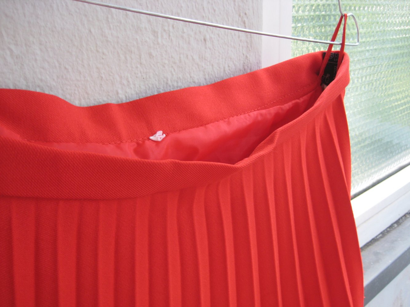 Knallroter Vintage Midi Rock mit Plisseefalten! vintage, true vintage, midirock, knielang, rot, knallrot, feuerwehrrot, fünfziger, fifties, schuluniform, rockabilly