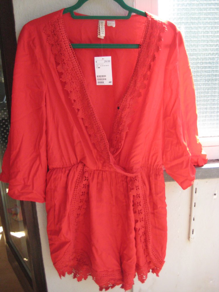 Knallroter Jumpsuit mit Spitzenborte von H&M, boho, hippie, festival, häkel, spitze, rot, knallrot, jumpsuit, einteiler, bequem, lässig, trompetenärmel, curvy, plussize