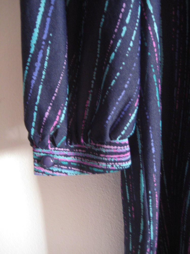 Schickes Vintagekleid! true vintage, achtziger, neunziger, dunkelblau, blusenkleid, bequem, besonders, schick, elegant, curvy, plussize, oversized, schluppe, schleife