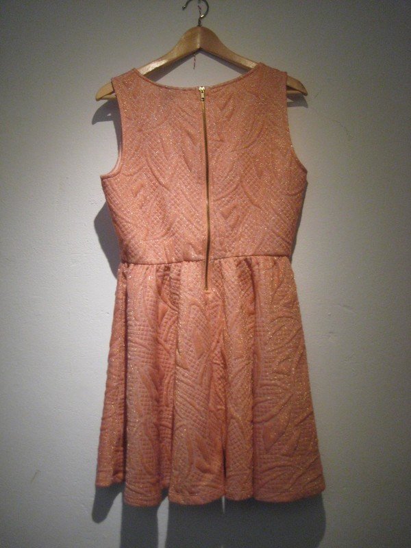 Wunderschönes Kleid mit strukturiertem Stoff! rosa, pink, lachsfarben, gold, blattmuster, strukturstoff, tailliert, fünfziger, sechsziger, retro, klassisch