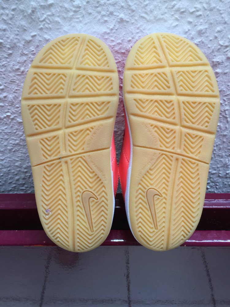 Nike Hallenschuhe/Turnschuhe Gr. 26