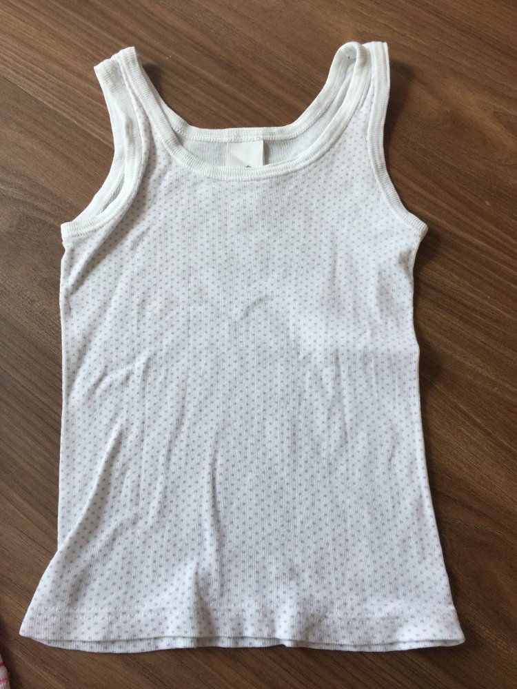 3 Unterhemden Gr. 98/104