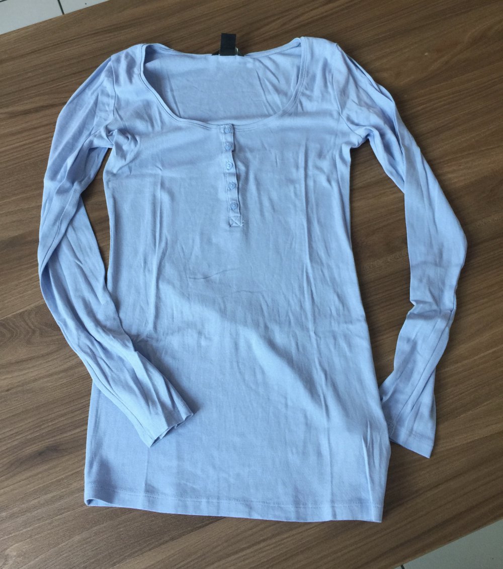 Neuwertiges hellblaues Langarmshirt