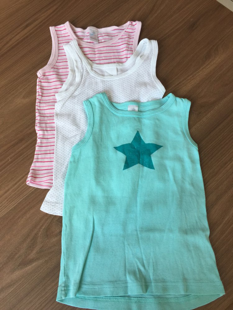 3 Unterhemden Gr. 98/104