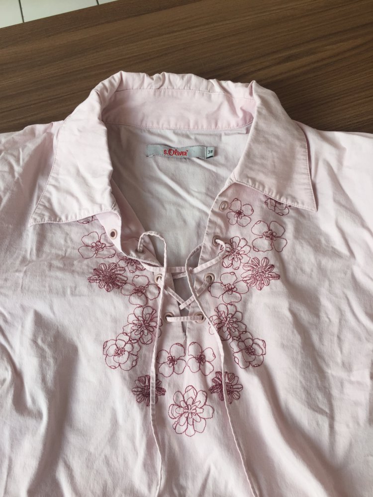 Blusenshirt mit Stickerei und Trompetenärmel
