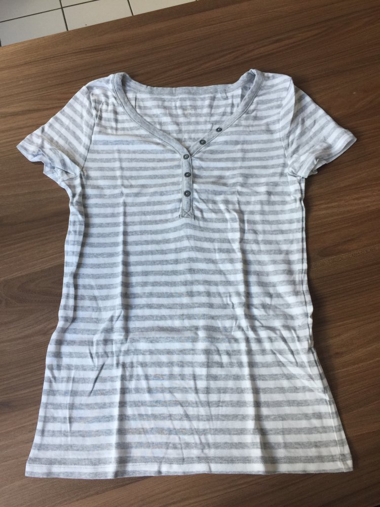 Neuwertiges T-Shirt gestreift mit Knopfleiste