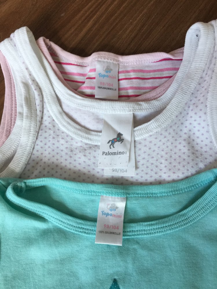 3 Unterhemden Gr. 98/104