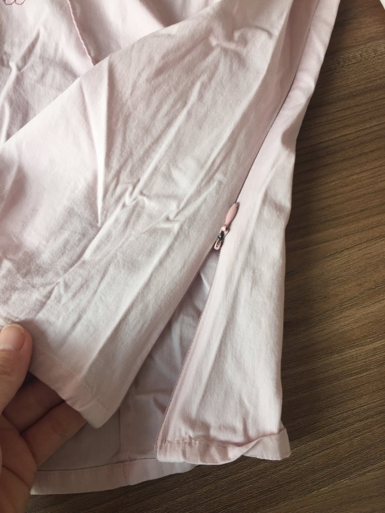 Blusenshirt mit Stickerei und Trompetenärmel