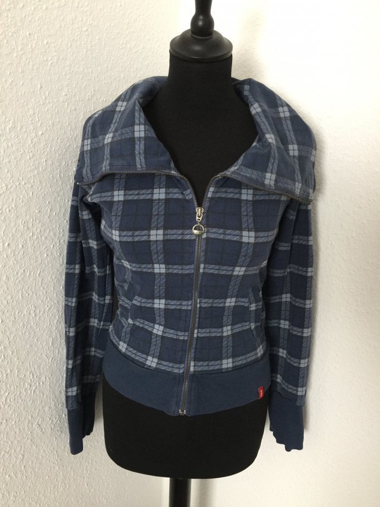 Blaukariertes edc-Jäckchen mit großem Kragen