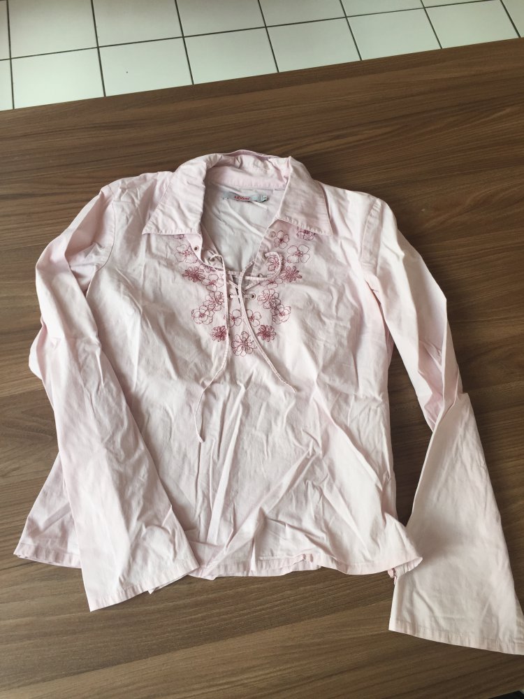 Blusenshirt mit Stickerei und Trompetenärmel