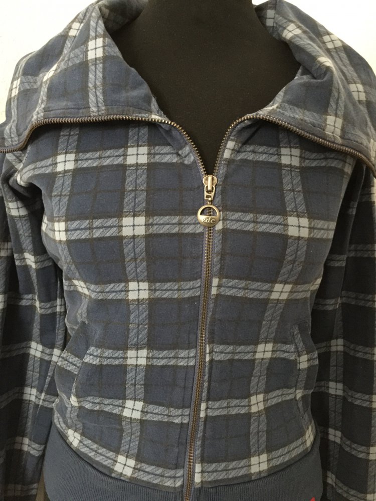 Blaukariertes edc-Jäckchen mit großem Kragen