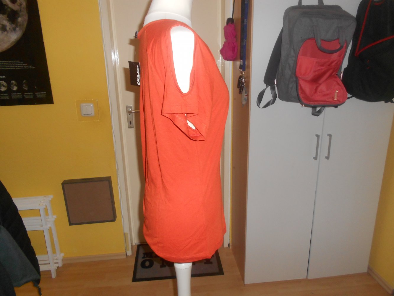 Chillytime - oranges T-Shirt mit Cut Out Schultern Gr. 36/ 38 neu