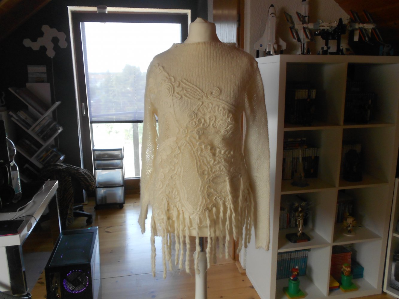 Adolpho Dominguez - wollweißer Pullover mit Fransen Gr. S