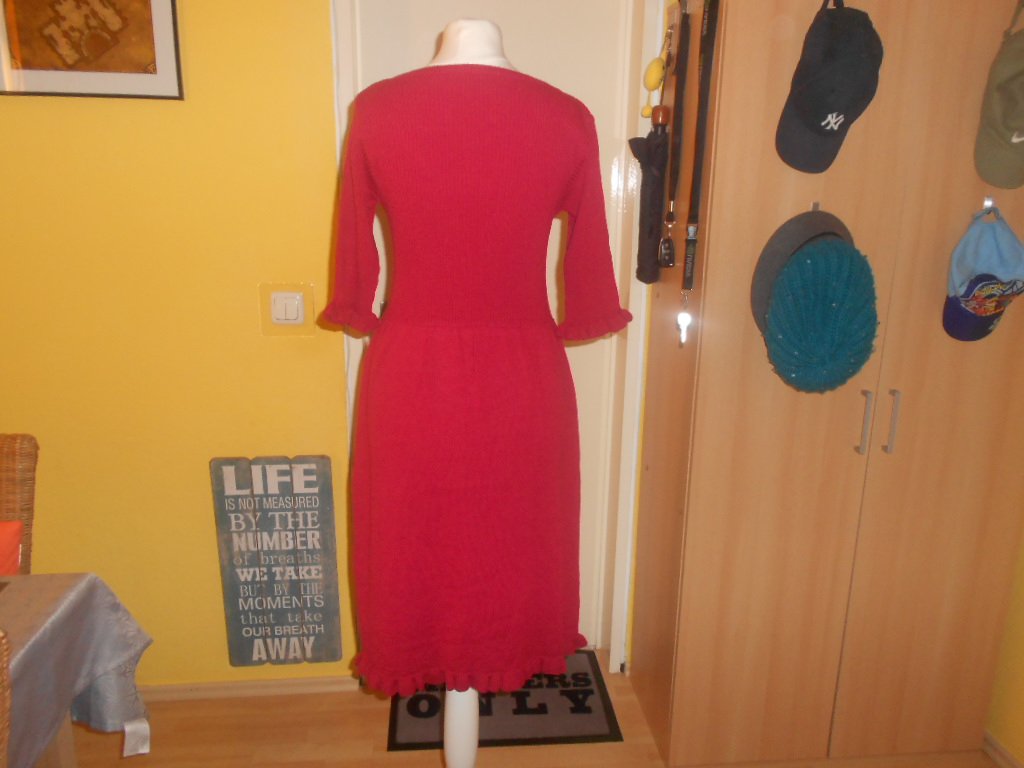 Chillytime- Strickkleid mit Volants Gr. 34