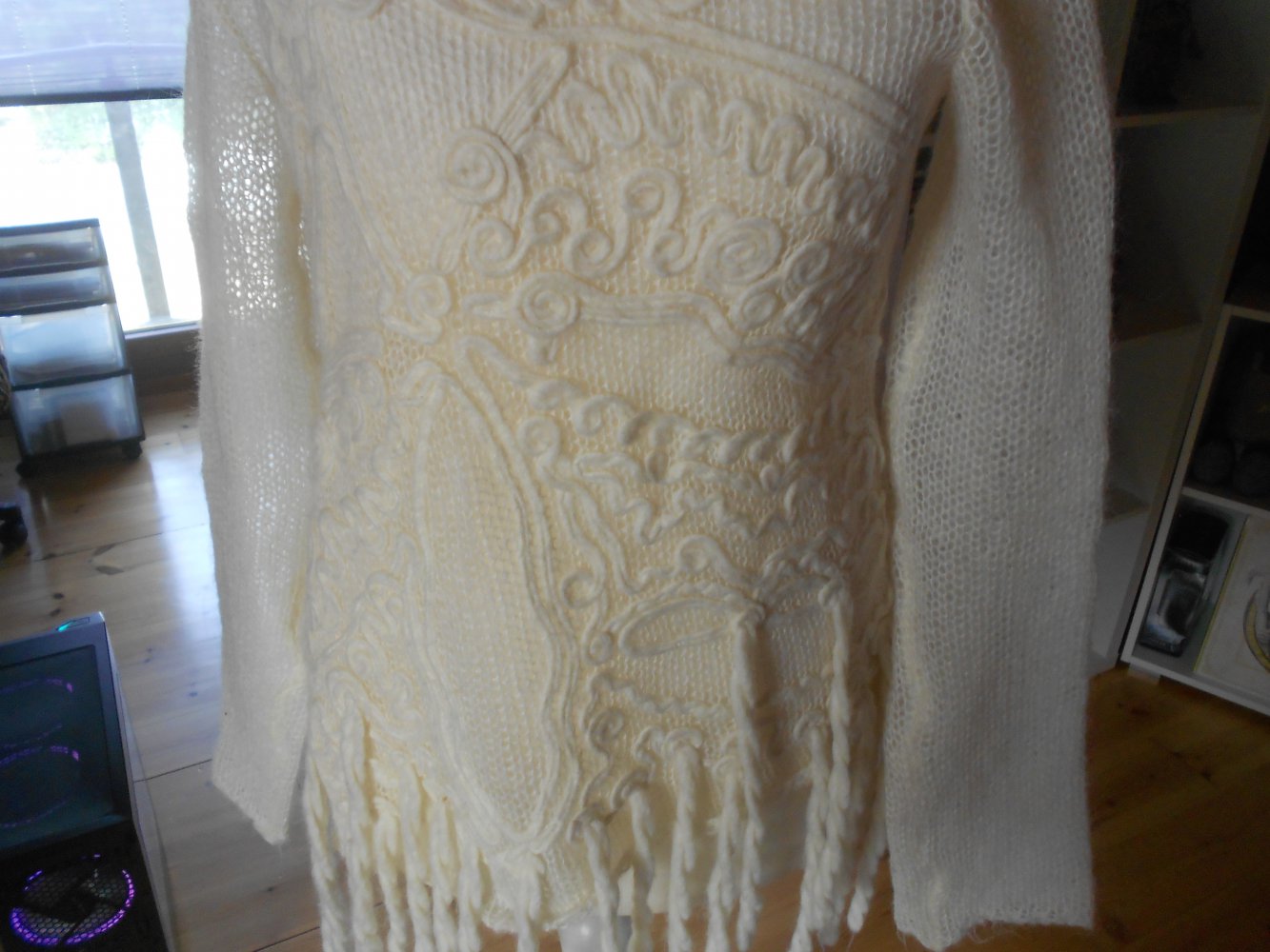 Adolpho Dominguez - wollweißer Pullover mit Fransen Gr. S