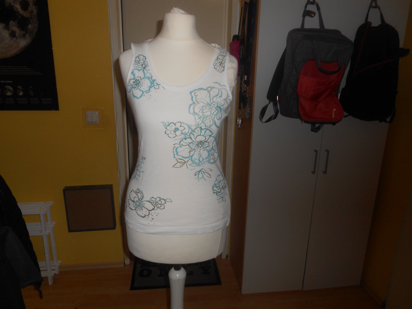 Esprit- weißes Top mit Blumen Gr. S