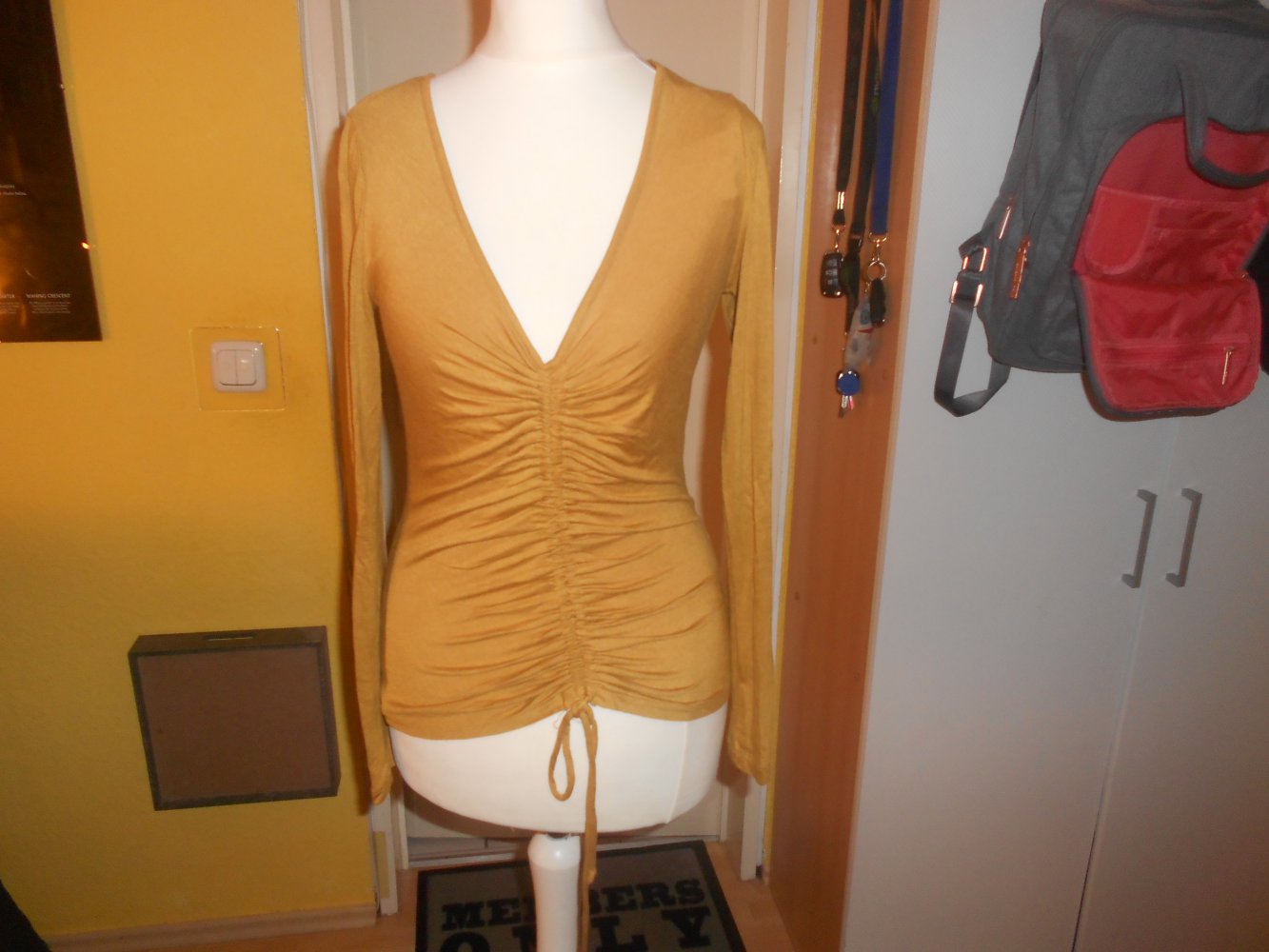 ambiance - goldenes Shirt mit Raffung Gr. S