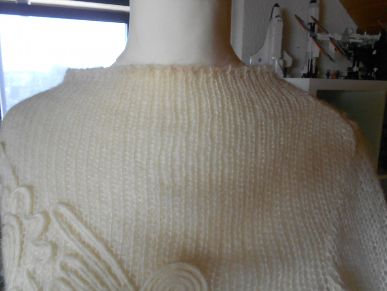 Adolpho Dominguez - wollweißer Pullover mit Fransen Gr. S