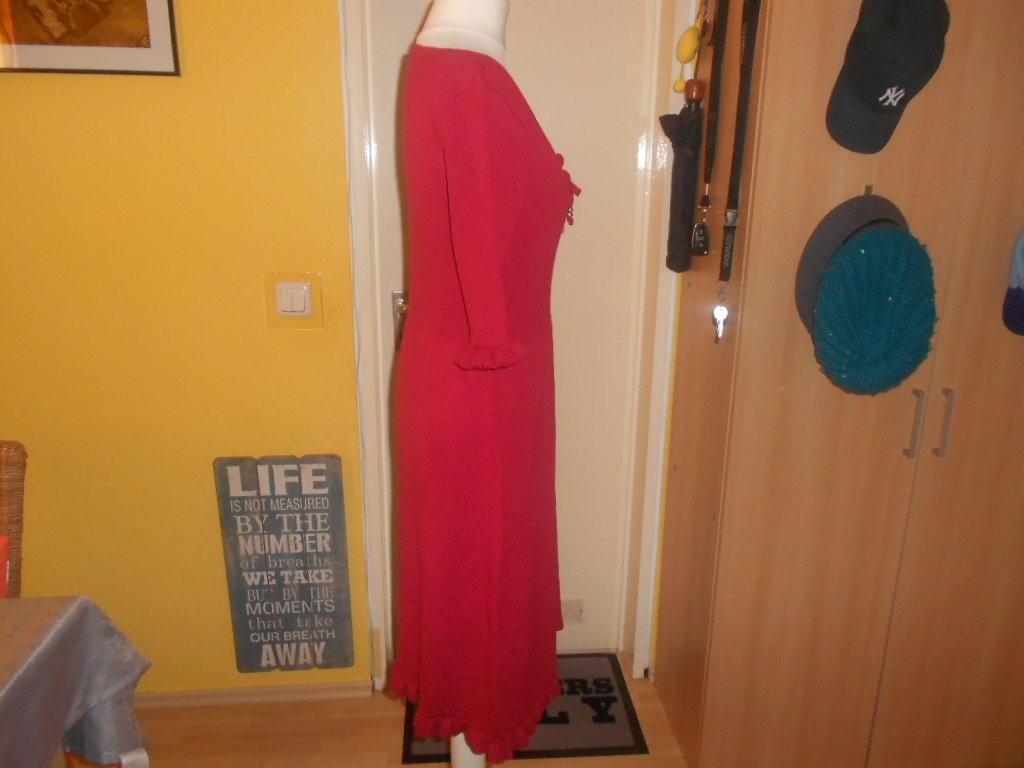 Chillytime- Strickkleid mit Volants Gr. 34