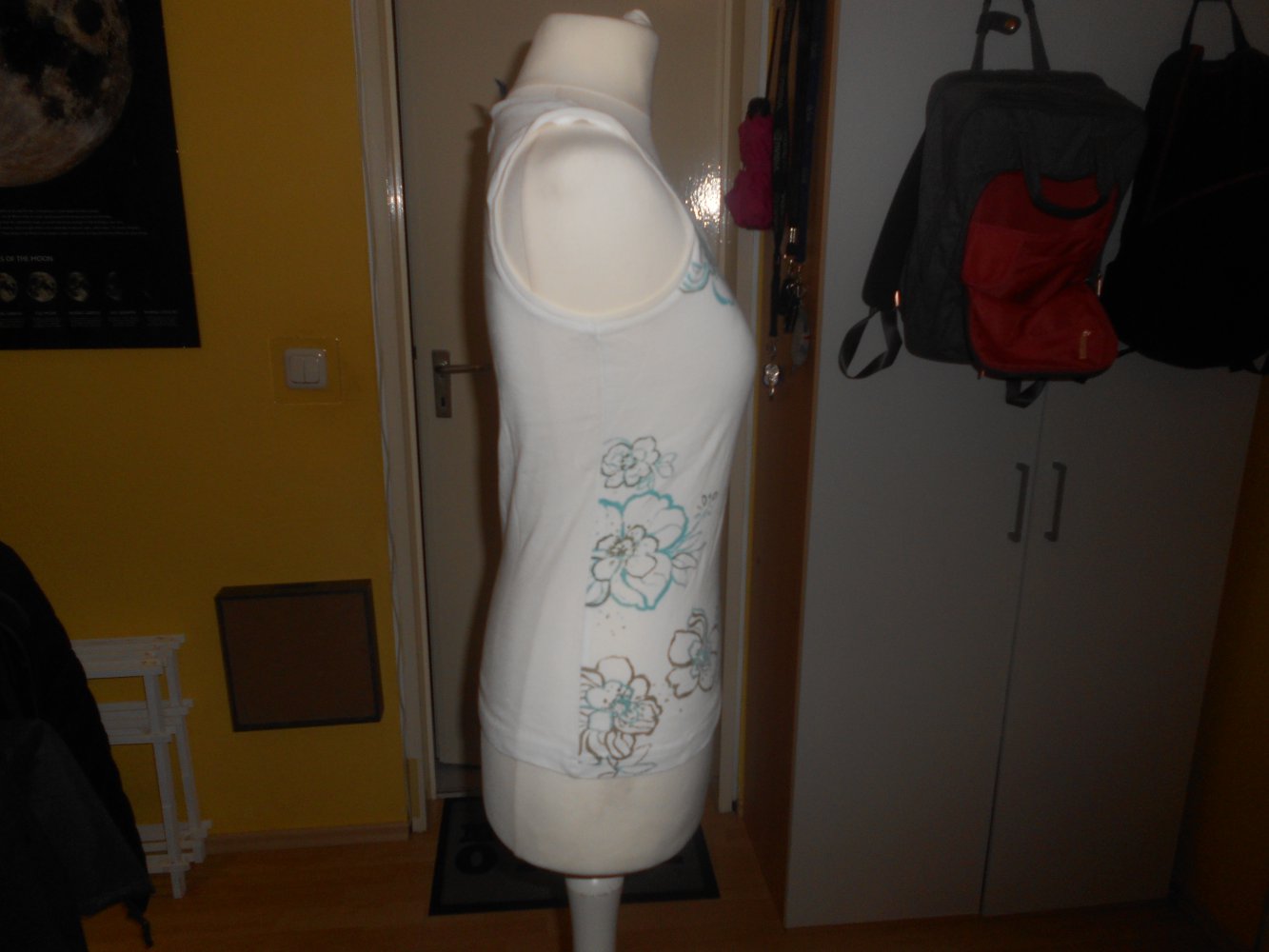 Esprit- weißes Top mit Blumen Gr. S