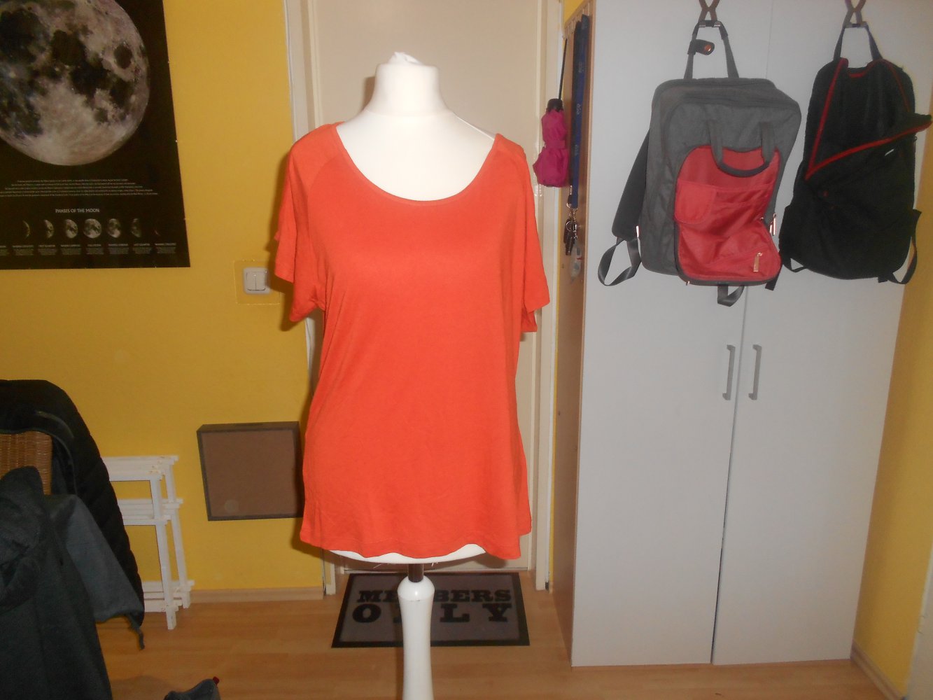 Chillytime - oranges T-Shirt mit Cut Out Schultern Gr. 36/ 38 neu