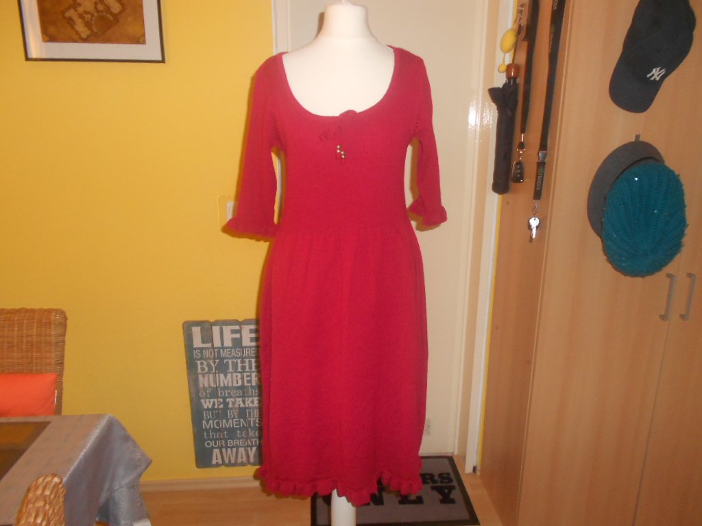 Chillytime- Strickkleid mit Volants Gr. 34